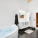 3 Bedroom Beautiful In *