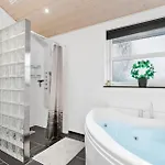 3 Bedroom Beautiful In بيت للعطل *
