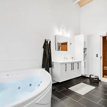 3 Bedroom Beautiful In *