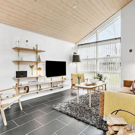 3 Bedroom Beautiful In Tarm