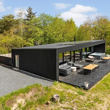 3 Bedroom Beautiful In Holiday home