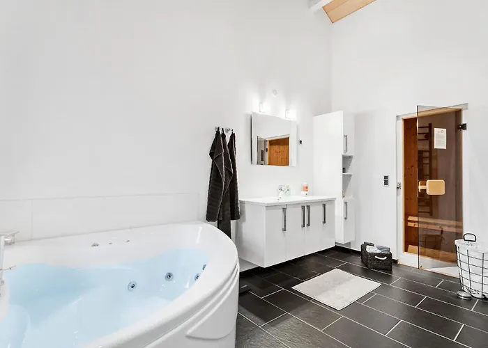 3 Bedroom Beautiful In *
