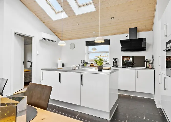 Vakantiehuis 3 Bedroom Beautiful In Tarm