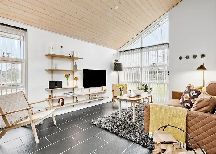 3 Bedroom Beautiful In Tarm